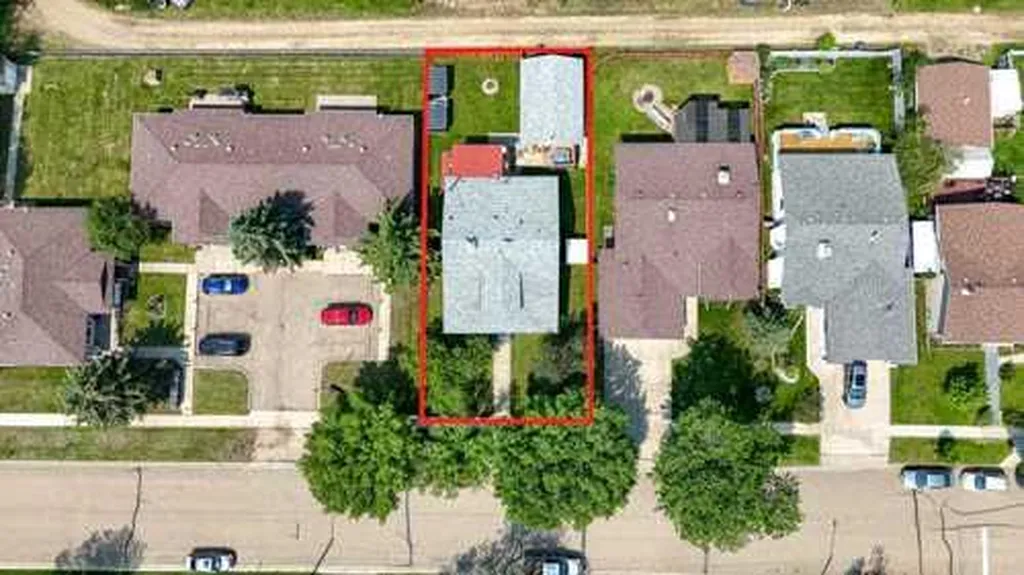 4646 52 Avenue Bentley AB T0C 0J0