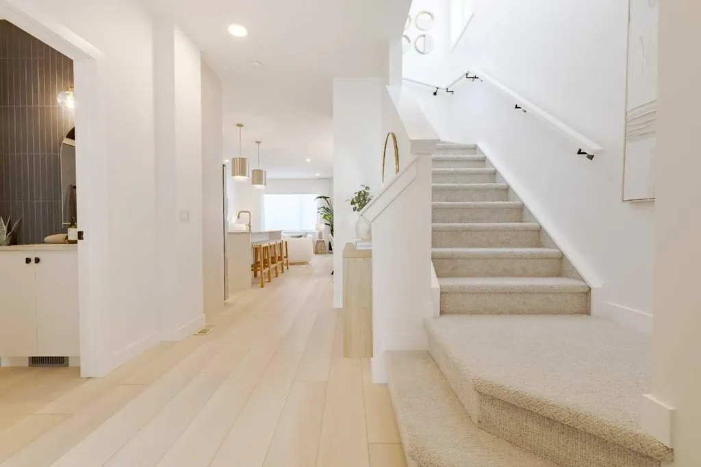 461 Rosemary Gardens SE Calgary AB T3S 0E9