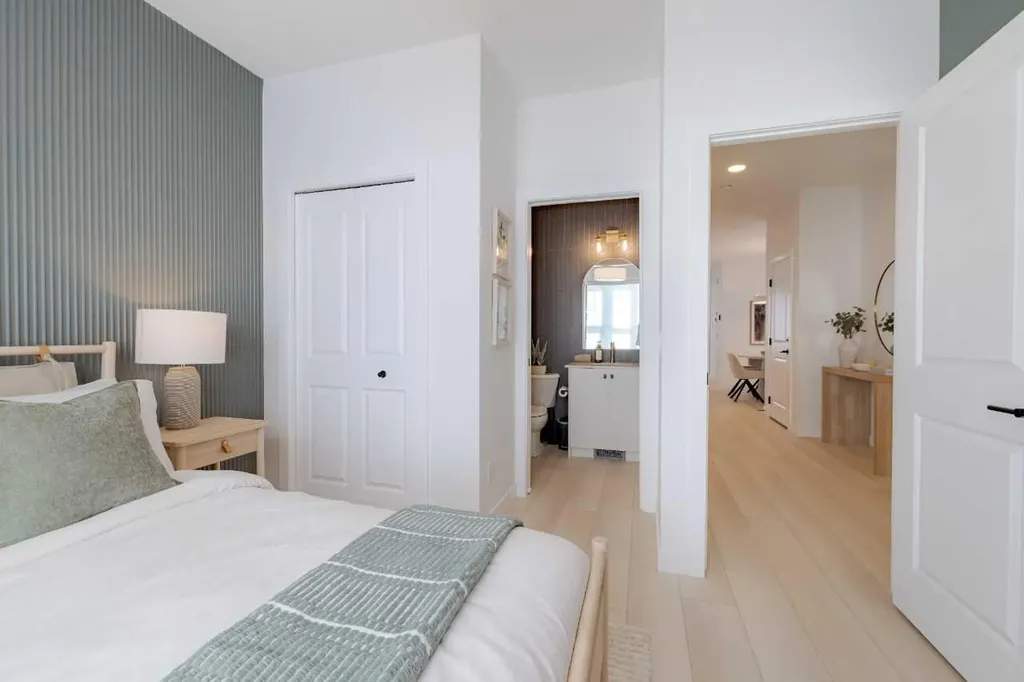 461 Rosemary Gardens SE Calgary AB T3S 0E9
