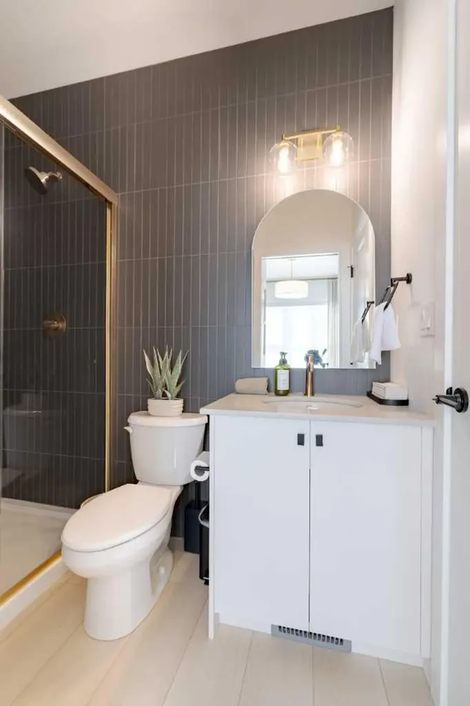 461 Rosemary Gardens SE Calgary AB T3S 0E9