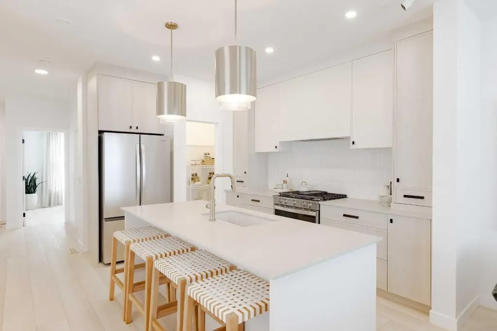 461 Rosemary Gardens SE Calgary AB T3S 0E9