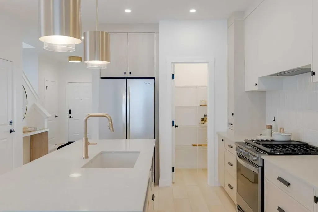 461 Rosemary Gardens SE Calgary AB T3S 0E9