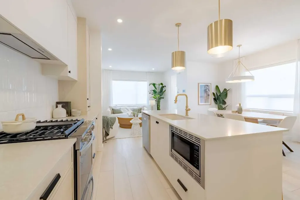 461 Rosemary Gardens SE Calgary AB T3S 0E9