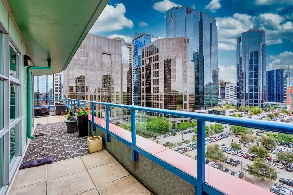 205 Riverfront Avenue SW Calgary AB T2P 5K4