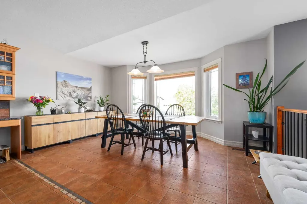 9 Cottonwood Close SW Medicine Hat AB T1B4R5