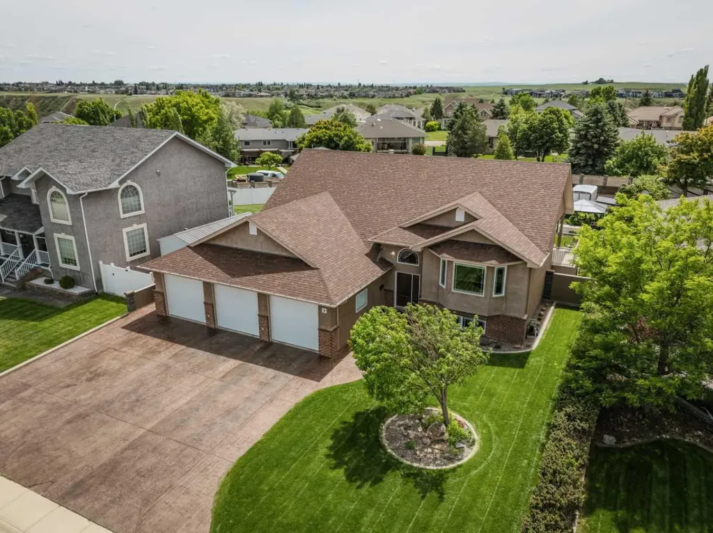 9 Cottonwood Close SW Medicine Hat AB T1B4R5