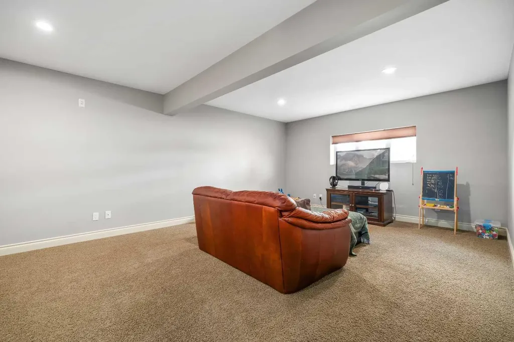 9 Cottonwood Close SW Medicine Hat AB T1B4R5