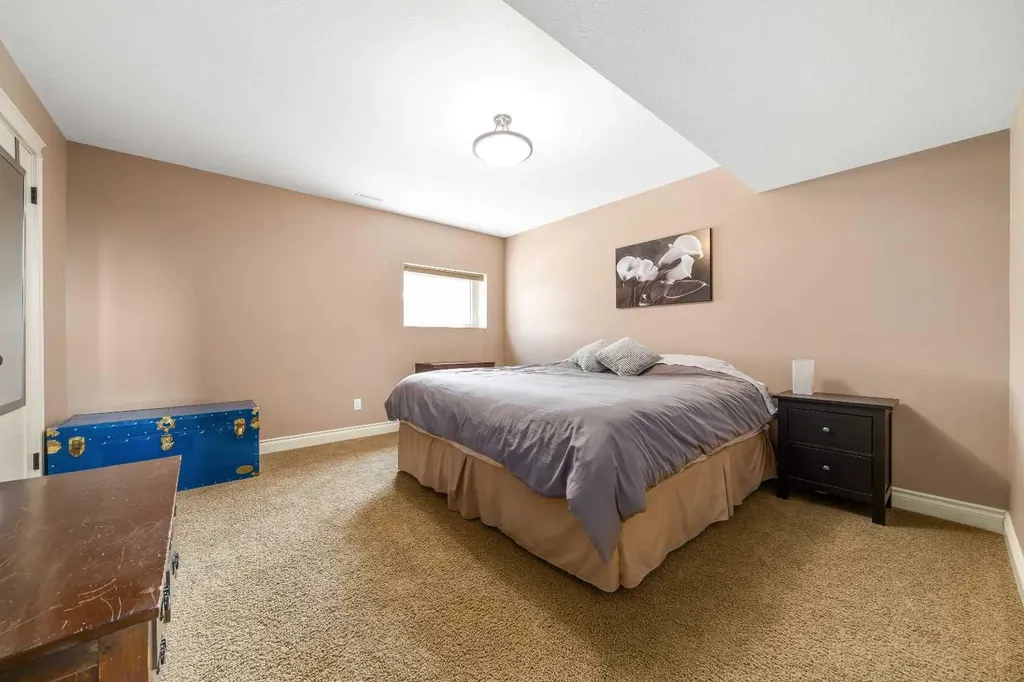 9 Cottonwood Close SW Medicine Hat AB T1B4R5