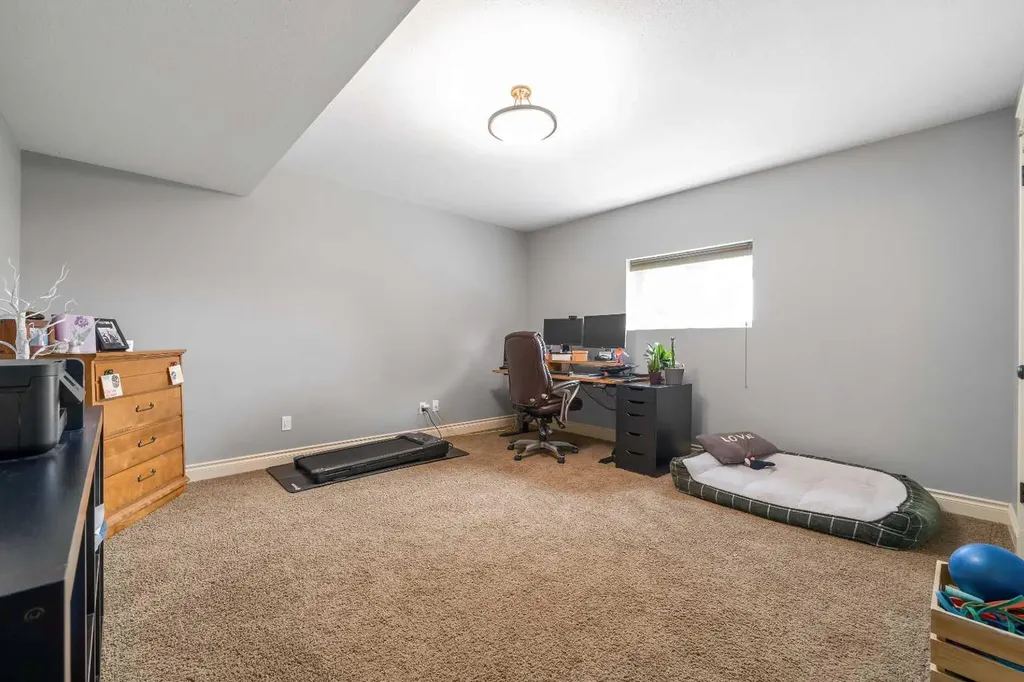 9 Cottonwood Close SW Medicine Hat AB T1B4R5