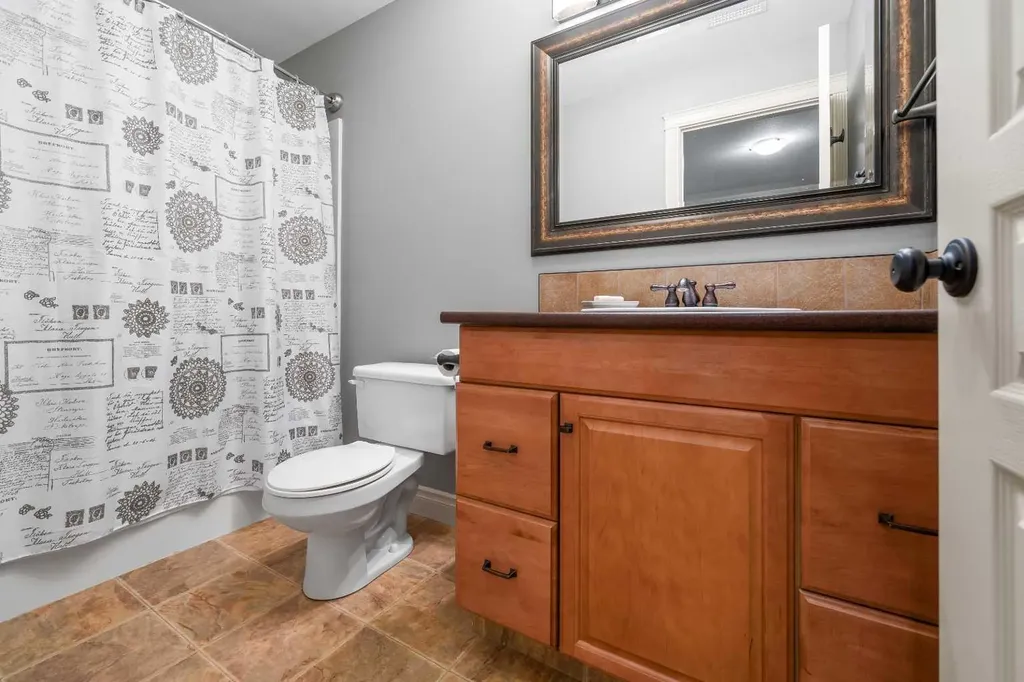 9 Cottonwood Close SW Medicine Hat AB T1B4R5