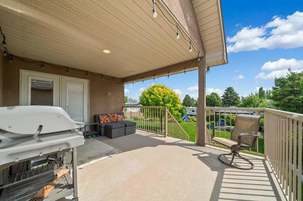 9 Cottonwood Close SW Medicine Hat AB T1B4R5