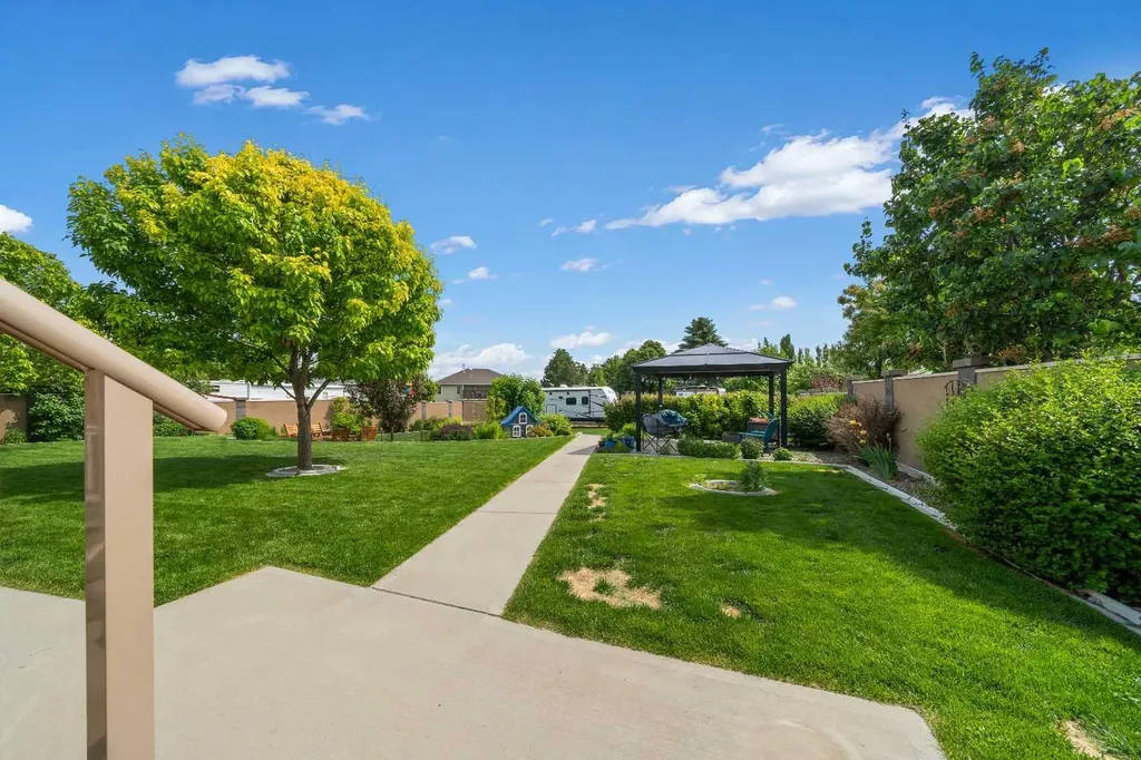 9 Cottonwood Close SW Medicine Hat AB T1B4R5