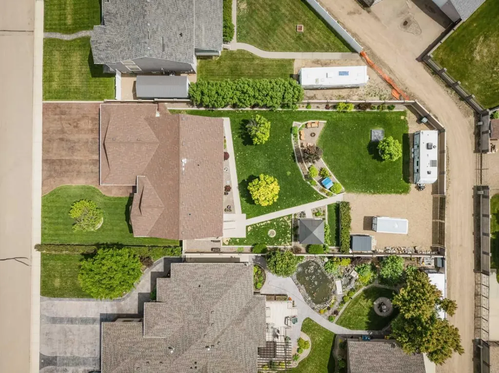 9 Cottonwood Close SW Medicine Hat AB T1B4R5
