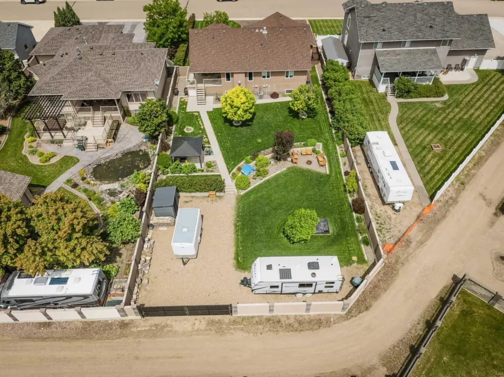 9 Cottonwood Close SW Medicine Hat AB T1B4R5