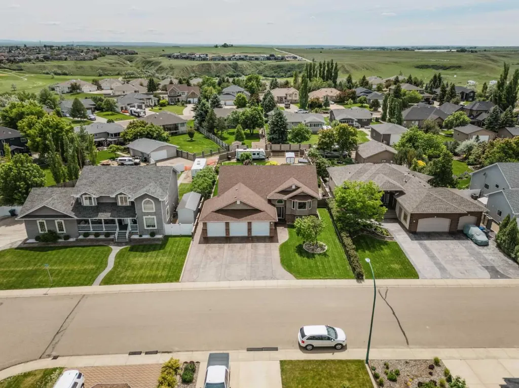 9 Cottonwood Close SW Medicine Hat AB T1B4R5