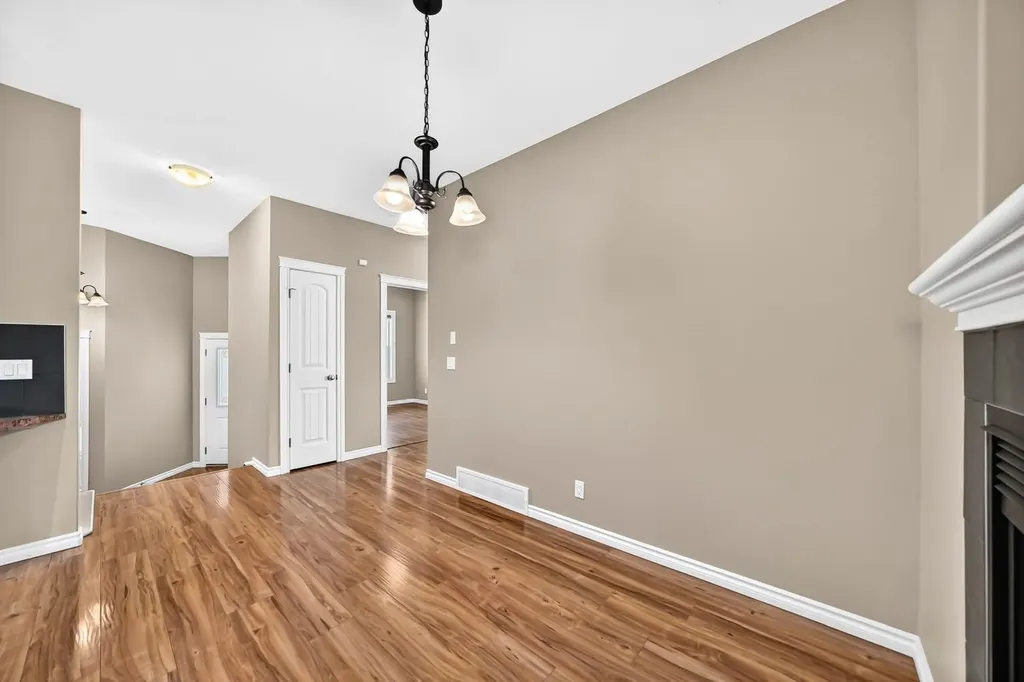 100 Coopers Common SW Airdrie AB T4B 3C7