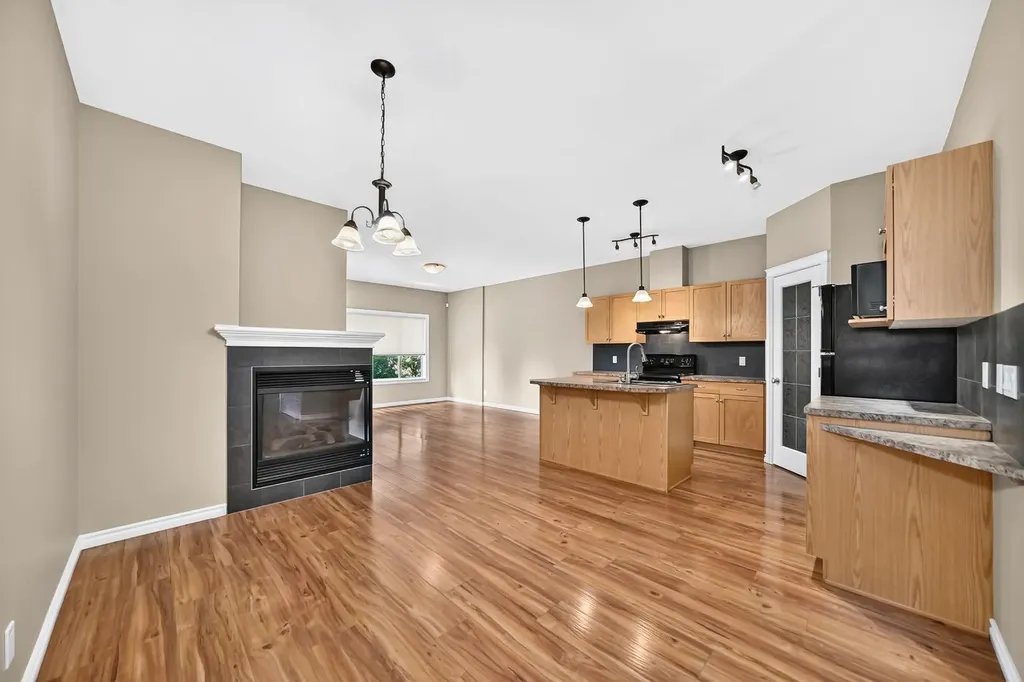 100 Coopers Common SW Airdrie AB T4B 3C7