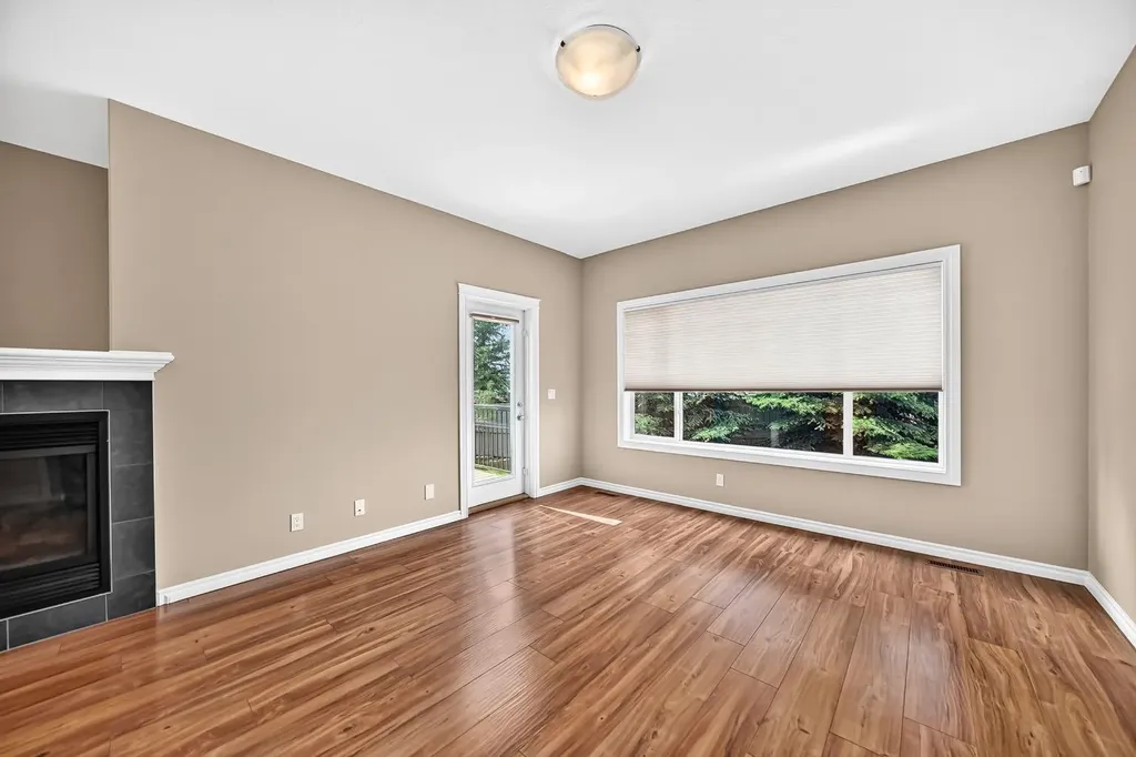 100 Coopers Common SW Airdrie AB T4B 3C7