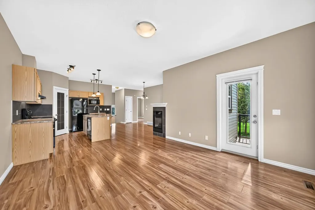 100 Coopers Common SW Airdrie AB T4B 3C7