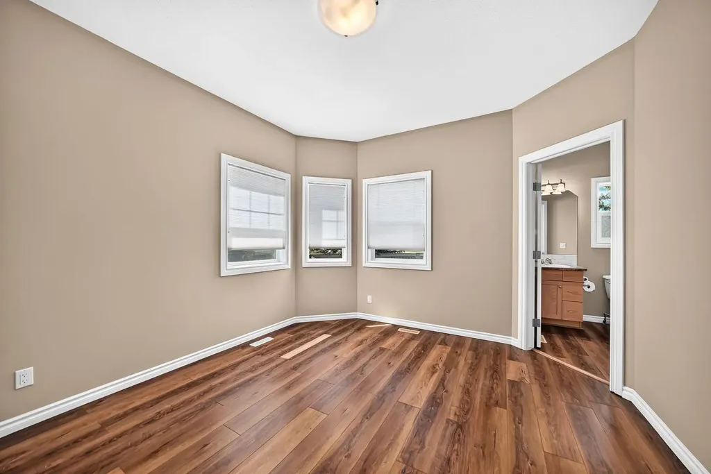 100 Coopers Common SW Airdrie AB T4B 3C7