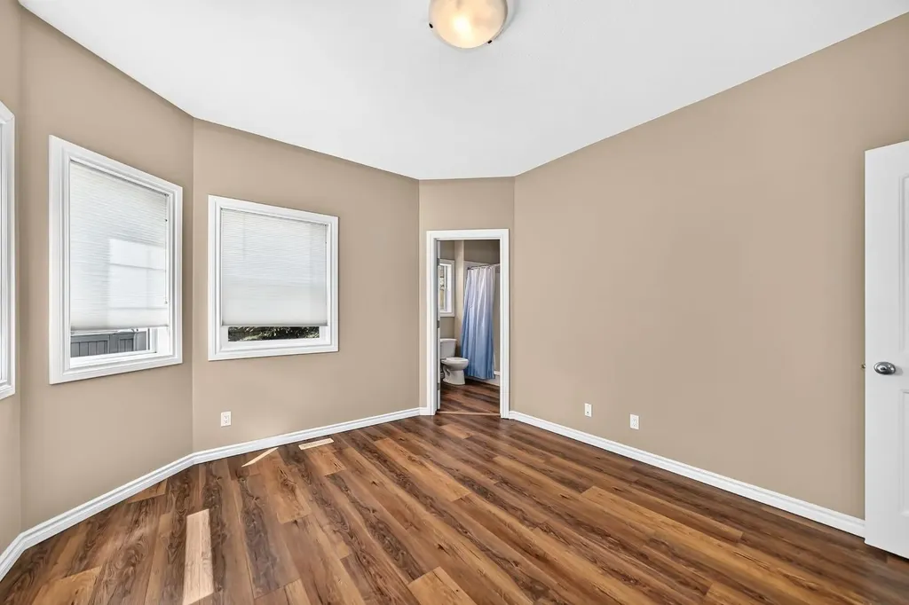100 Coopers Common SW Airdrie AB T4B 3C7