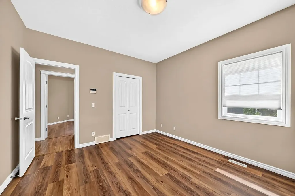 100 Coopers Common SW Airdrie AB T4B 3C7