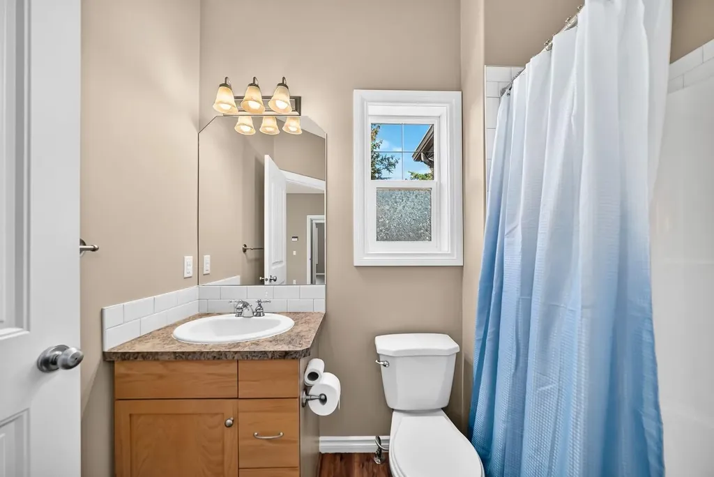 100 Coopers Common SW Airdrie AB T4B 3C7