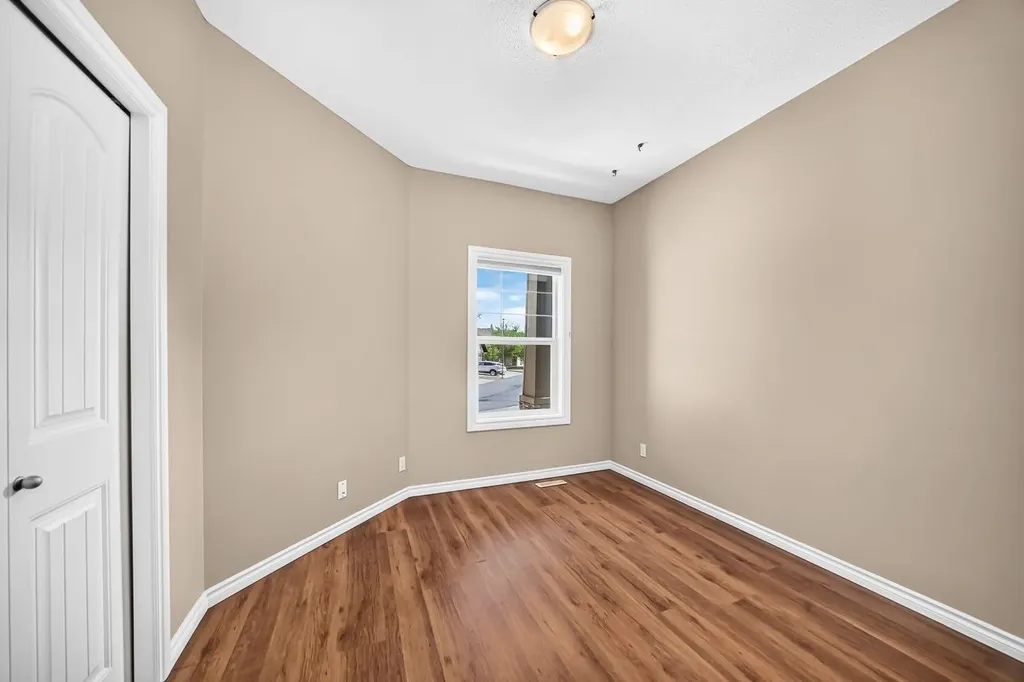 100 Coopers Common SW Airdrie AB T4B 3C7