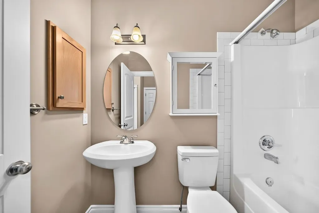 100 Coopers Common SW Airdrie AB T4B 3C7