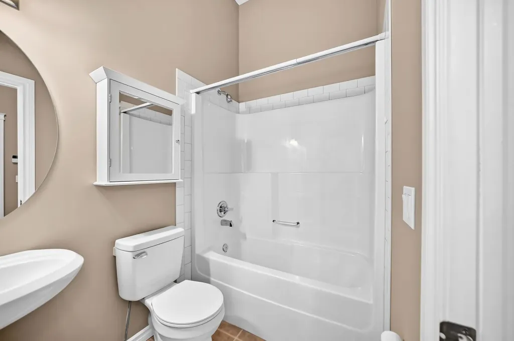 100 Coopers Common SW Airdrie AB T4B 3C7