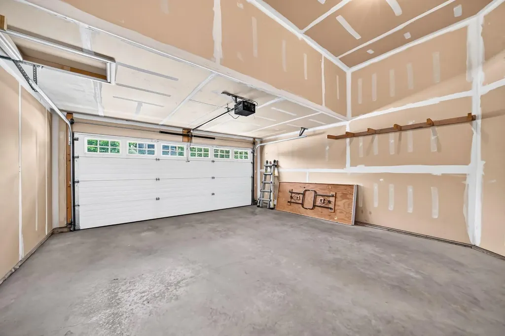 100 Coopers Common SW Airdrie AB T4B 3C7