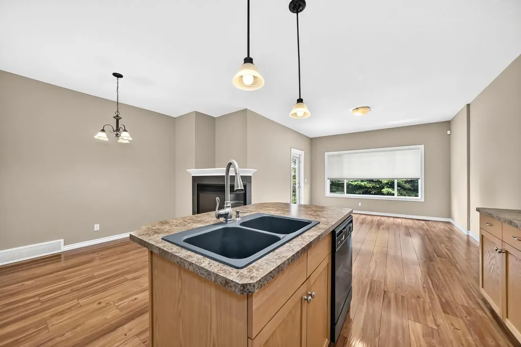 100 Coopers Common SW Airdrie AB T4B 3C7