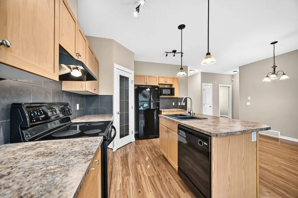 100 Coopers Common SW Airdrie AB T4B 3C7