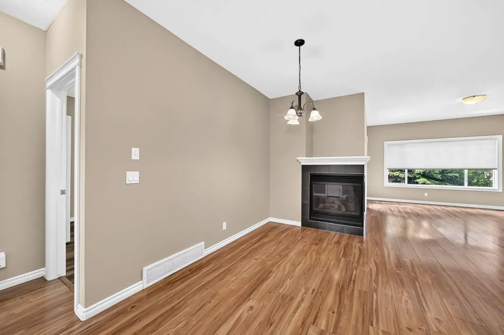 100 Coopers Common SW Airdrie AB T4B 3C7