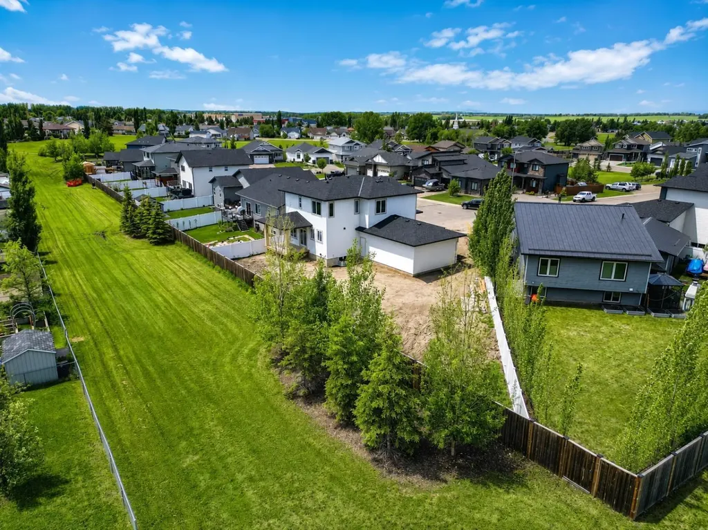 14 Napoleon Meadows Way Innisfail AB T4G 0N6