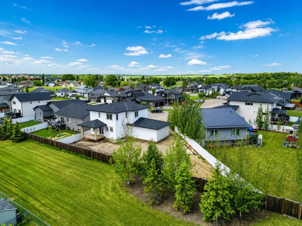 14 Napoleon Meadows Way Innisfail AB T4G 0N6