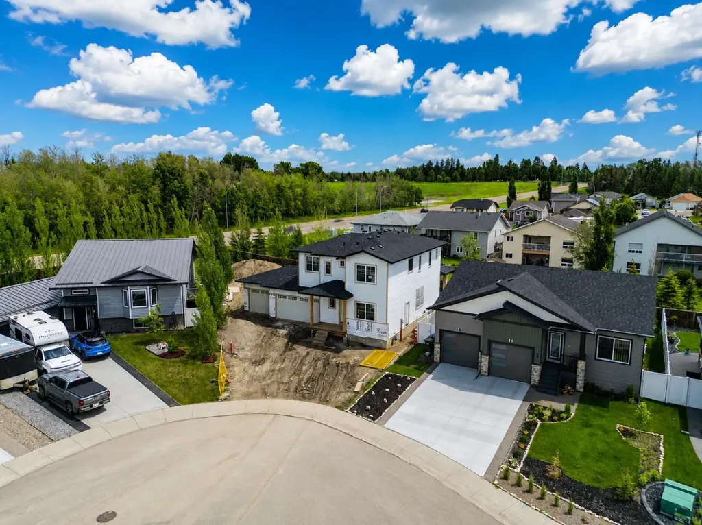 14 Napoleon Meadows Way Innisfail AB T4G 0N6