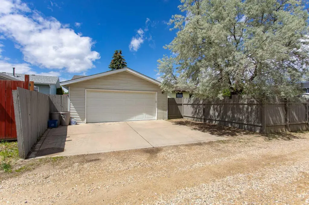 153 Westview Crescent Blackfalds AB T0M 0J0