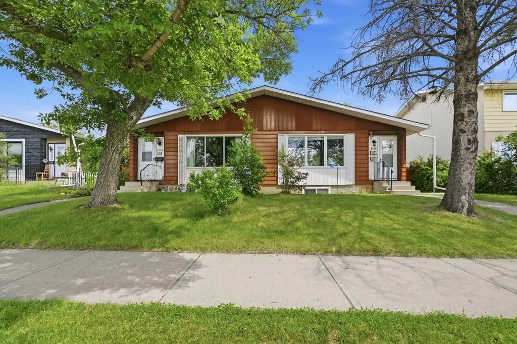 6208 37 Street SW Calgary AB T3E 5M8