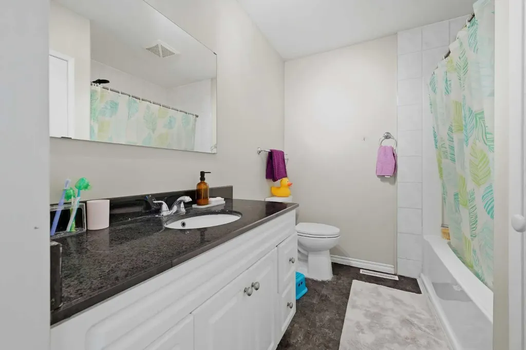 6208 37 Street SW Calgary AB T3E 5M8
