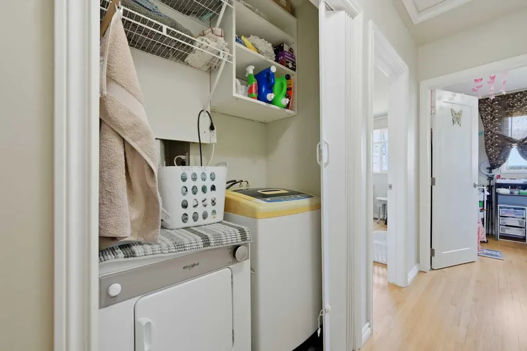 6208 37 Street SW Calgary AB T3E 5M8