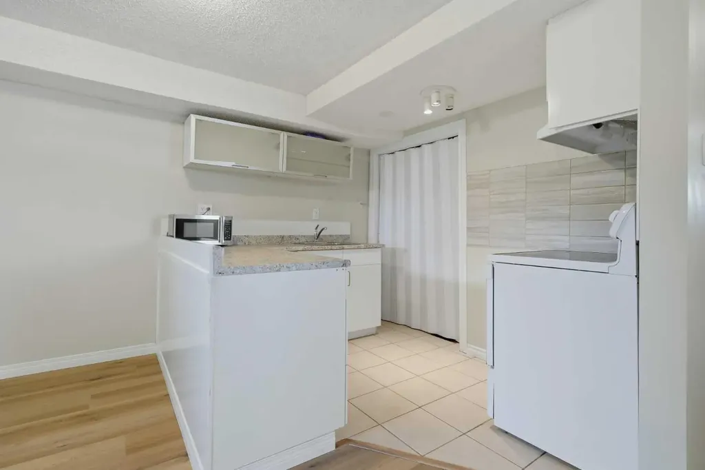 6208 37 Street SW Calgary AB T3E 5M8