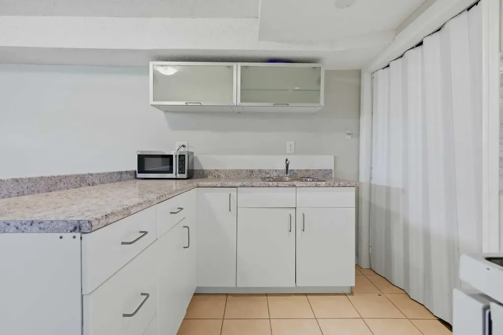 6208 37 Street SW Calgary AB T3E 5M8