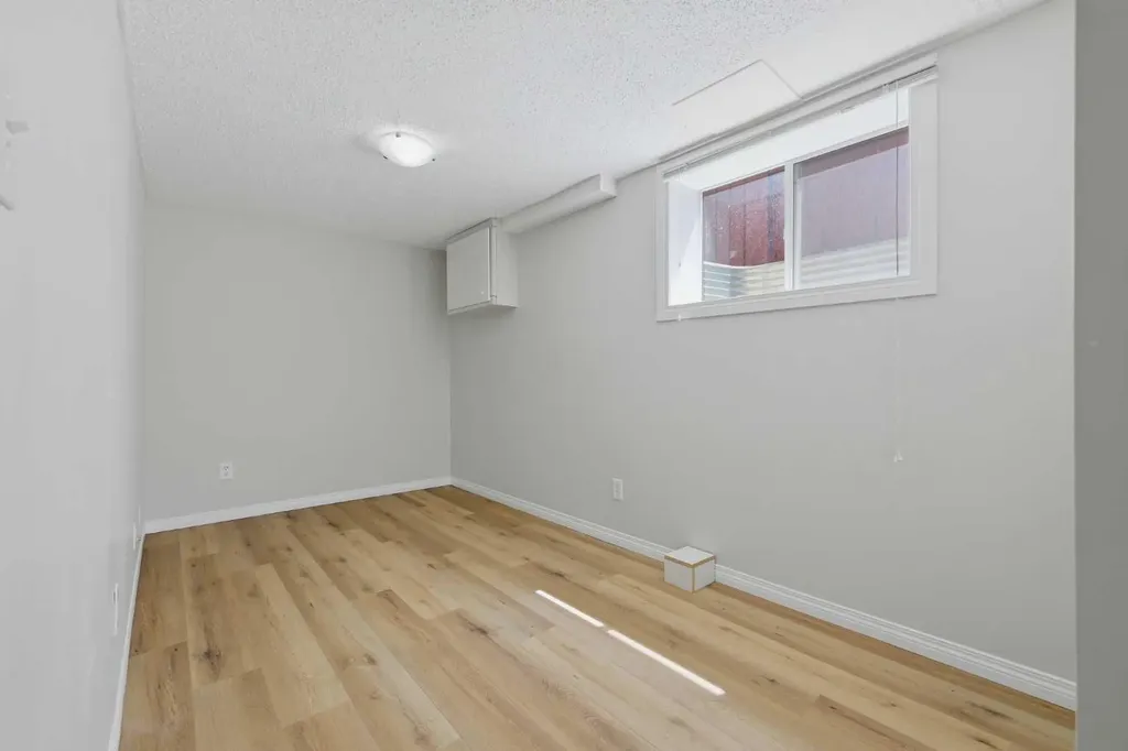6208 37 Street SW Calgary AB T3E 5M8