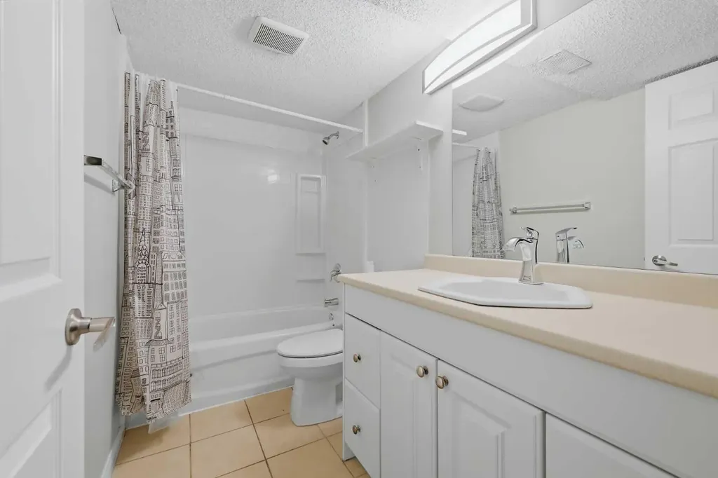6208 37 Street SW Calgary AB T3E 5M8