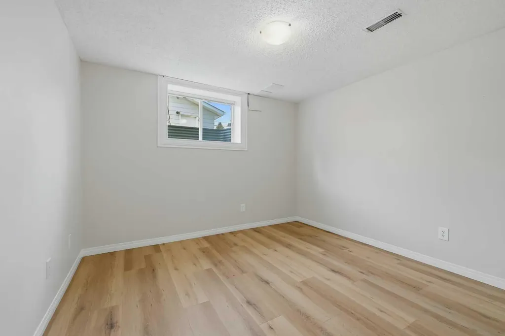 6208 37 Street SW Calgary AB T3E 5M8