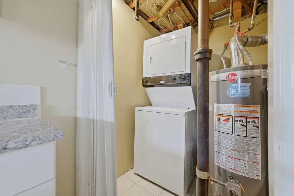 6208 37 Street SW Calgary AB T3E 5M8