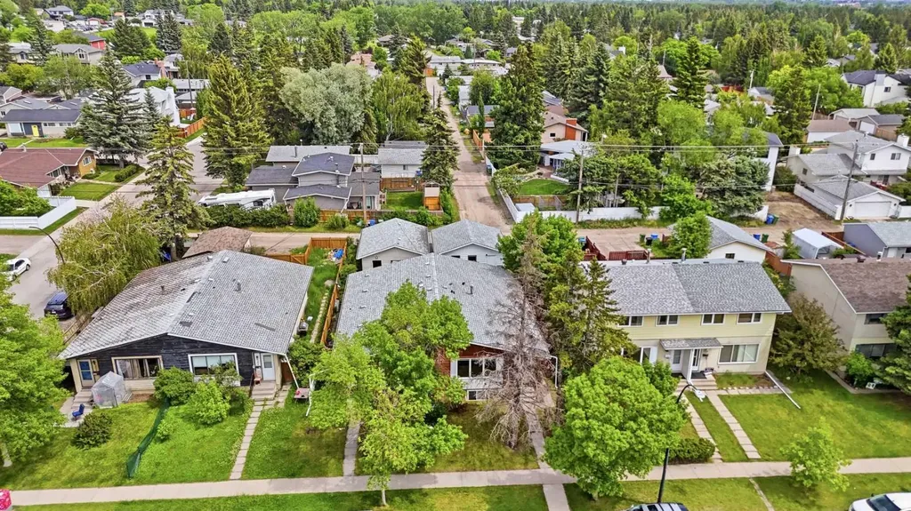 6208 37 Street SW Calgary AB T3E 5M8