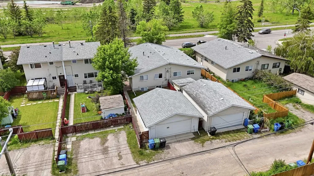 6208 37 Street SW Calgary AB T3E 5M8