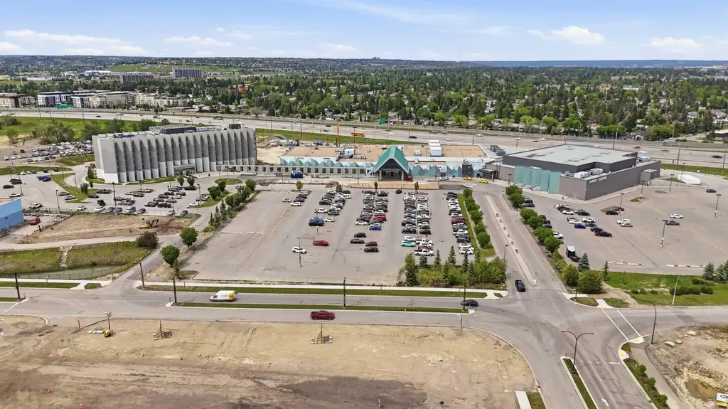 6208 37 Street SW Calgary AB T3E 5M8